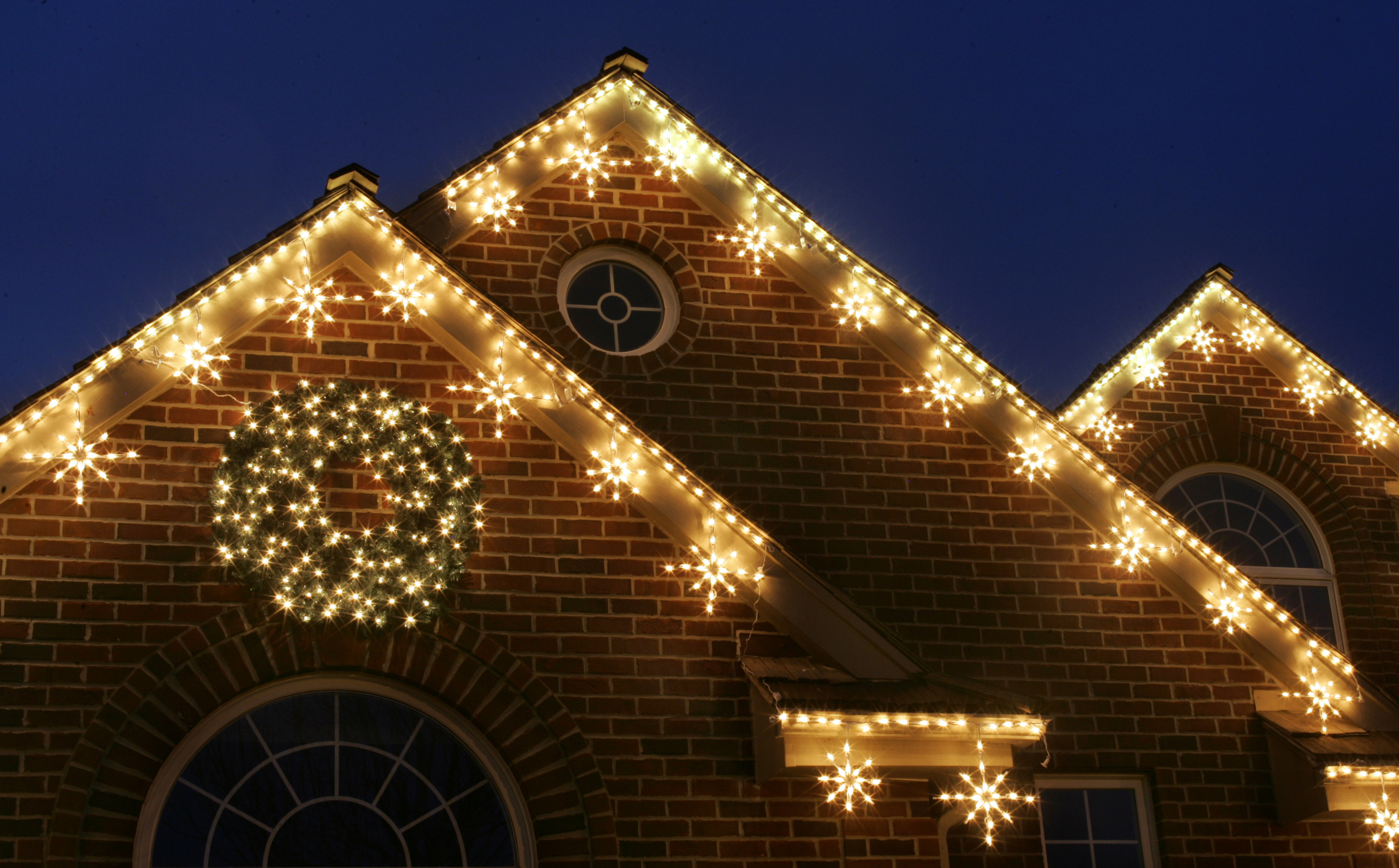 Long Island's 1 outdoor holiday lighting company!